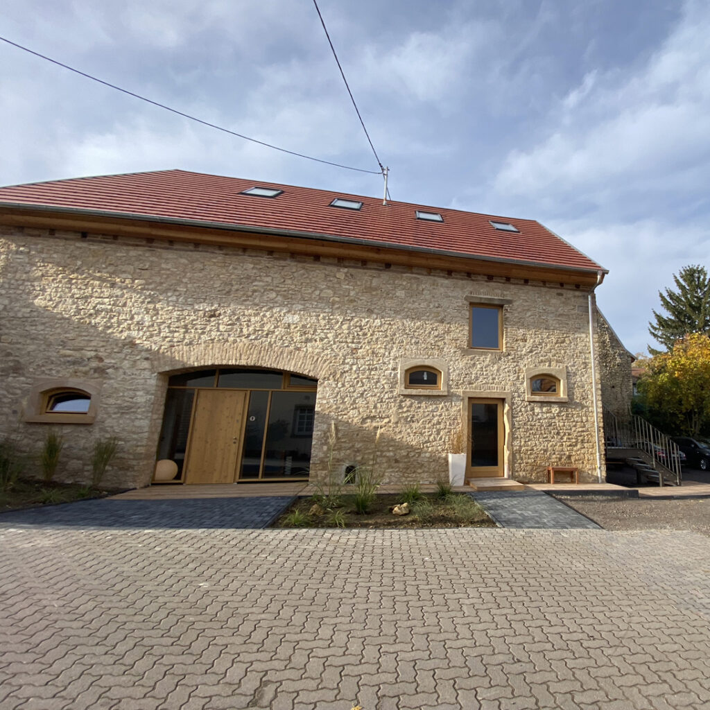 der Umkleidebereich vom Hof aus