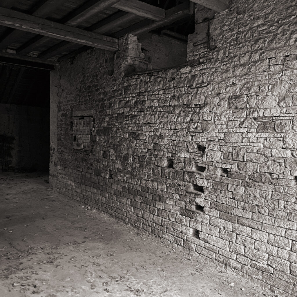 Beim Betreten der großen Scheune