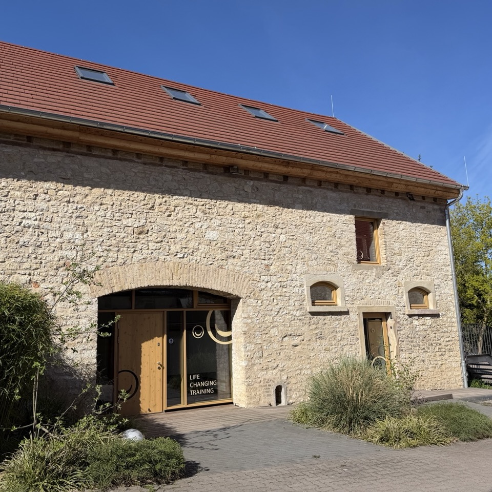 der Umkleidebereich vom Hof aus